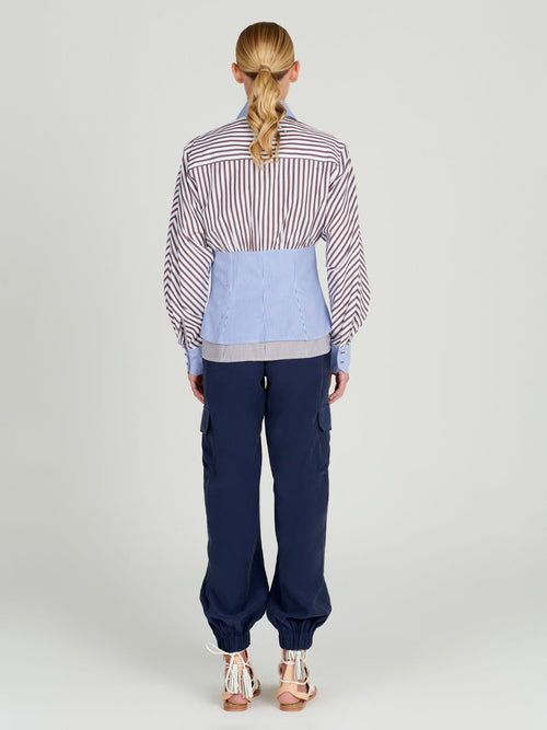 A Giorizia Blouse Blue Brown with a collar in blue and white.