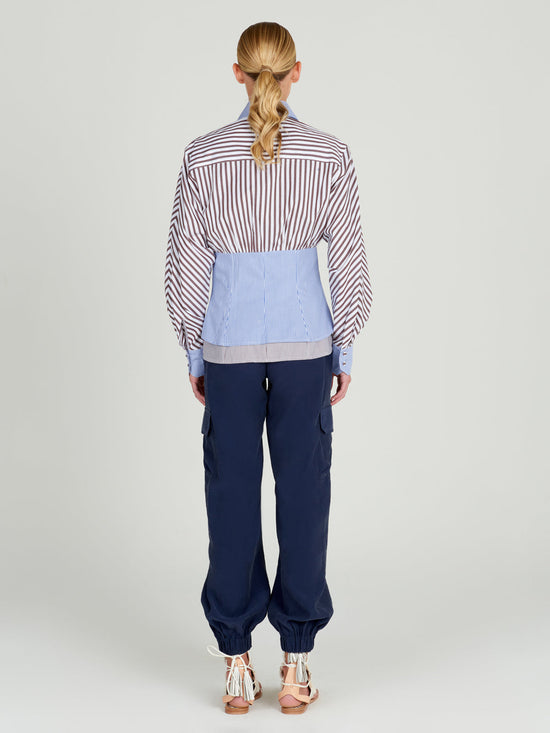 A Giorizia Blouse Blue Brown with a collar in blue and white.